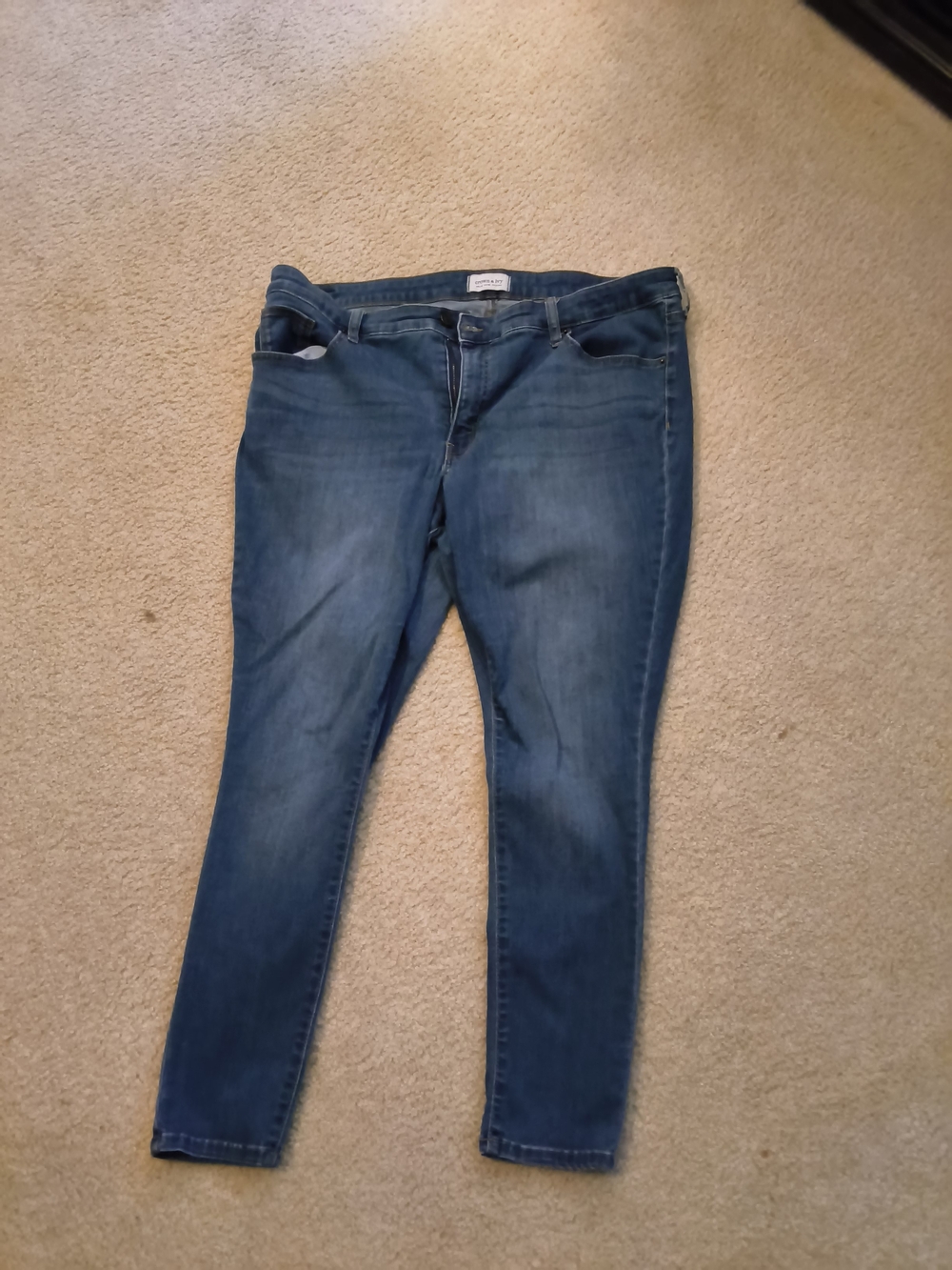 crown & ivy Women's Skinny Jeans in Blue Wash